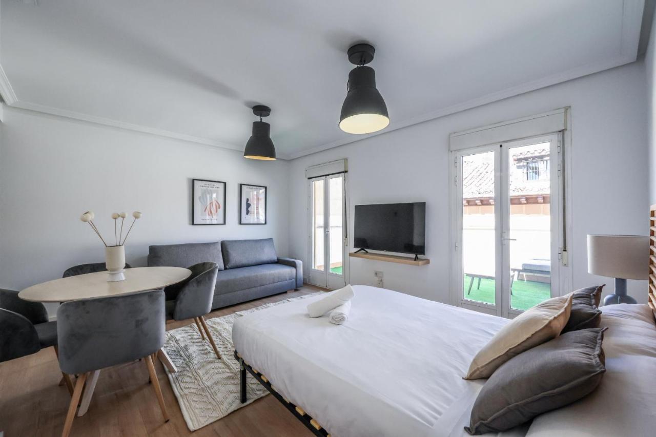 Atico Reformado Con Terraza En Lavapies Apartman Madrid Kültér fotó