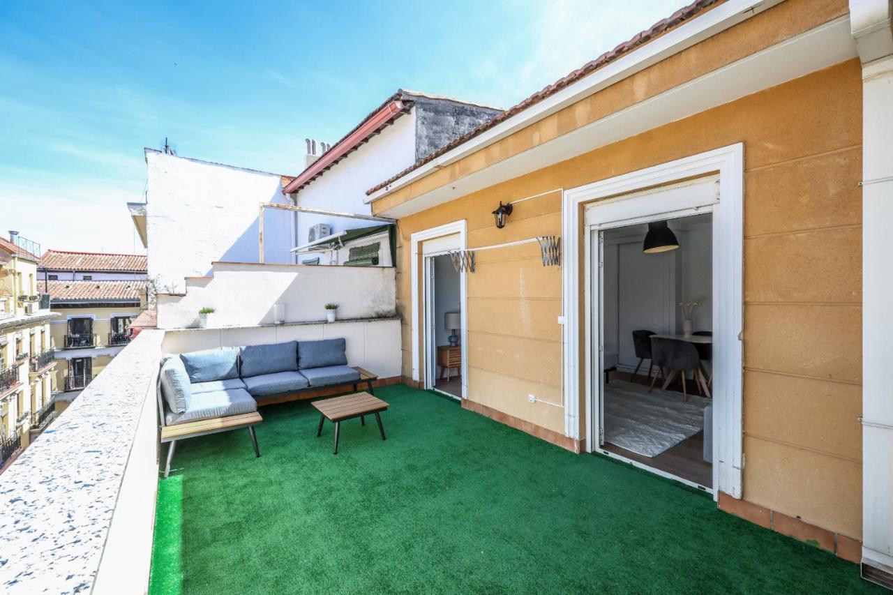 Atico Reformado Con Terraza En Lavapies Apartman Madrid Kültér fotó