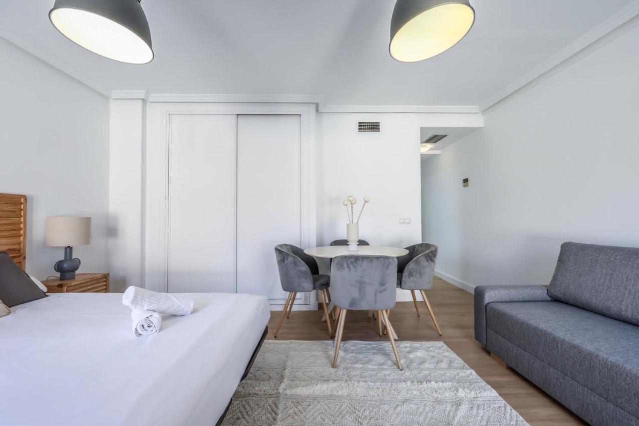 Atico Reformado Con Terraza En Lavapies Apartman Madrid Kültér fotó